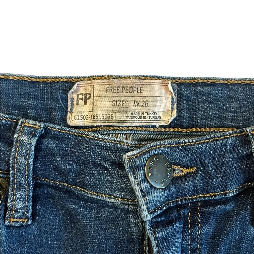 Free People Womens 26 Blue Jeans Distressed Straight Leg Frayed Cuffs Mid Rise